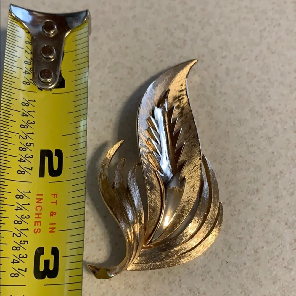 Trifari gold tone leaf broach